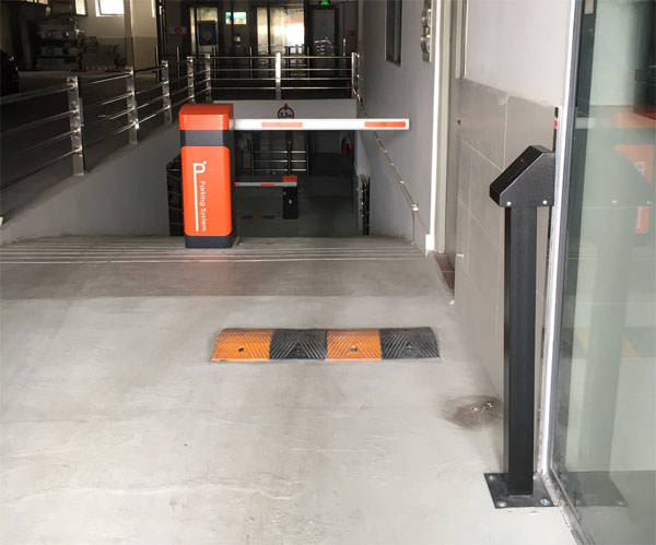 Máy giữ xe bằng thẻ từ