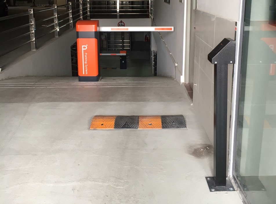 Máy giữ xe tự động