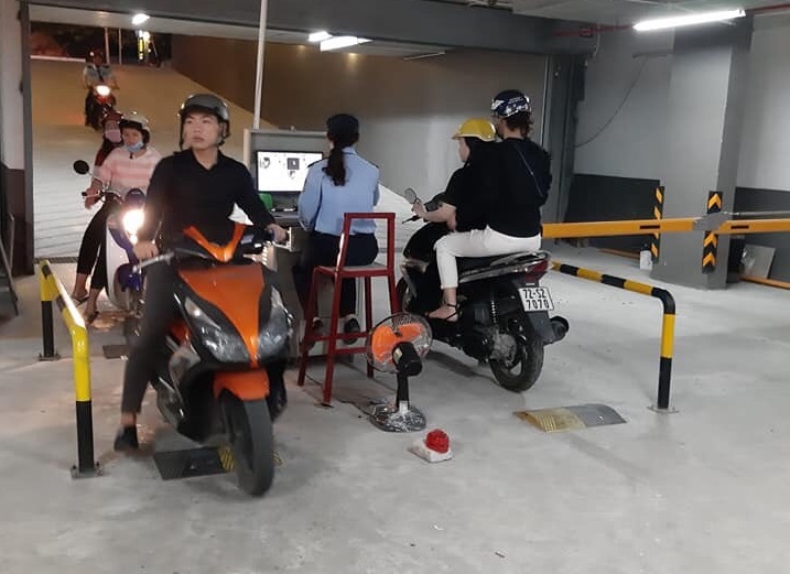 Máy giữ xe chuyên nghiệp